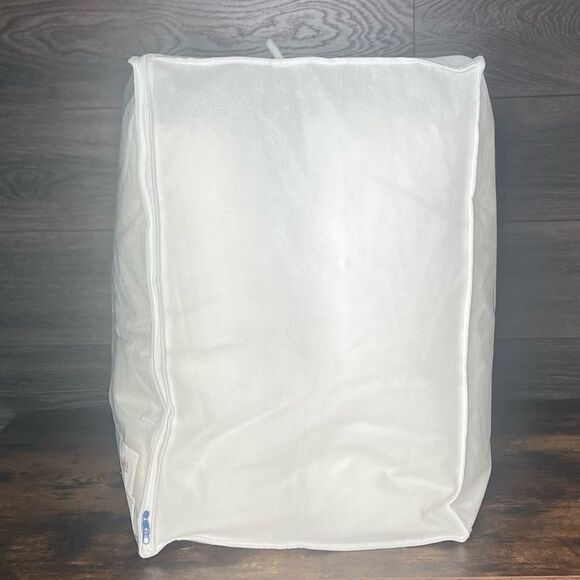 The Company Store Luxe Olympia Down Extra Warmth Comforter in White. Full Size. - Picture 15 of 15